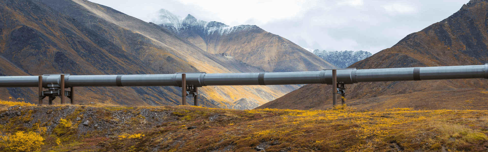 CO₂ pipeline infrastructure in a natural landscape, highlighting the role of transport networks in carbon capture and storage (CCUS) projects. - Novatech - blog